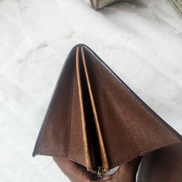 Louis Vuitton Long Wallet - Picture 4 of 9